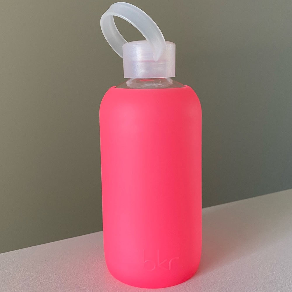 bkr 500ml glass bottle with coral/pink silicone sleeve